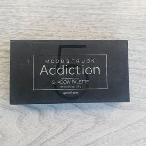 Younique Eyeshadow Palette